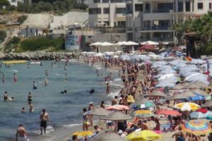 Ramazan geldi, plajlar yabancı turistlere kaldı