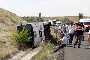 Cenaze d&ouml;n&uuml;ş&uuml; feci kaza!