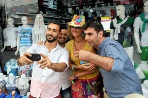 Tuğba &Ouml;zay'a  yoğun ilgi