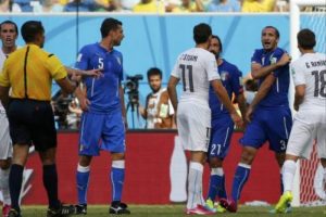 Ma&ccedil;ın hakemi, Suarez'i g&ouml;rmedi!