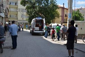 Vahşet! Tartıştığı eşini &ouml;ld&uuml;rd&uuml;