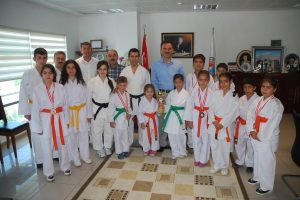 Şampiyon karetecilerden Yılmaz'a ziyaret