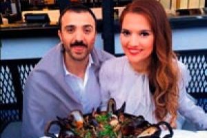 Aşkı yanağında...
