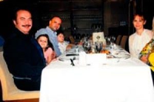 Orhan Baba ilk iftarını yapımcısı ile yaptı...