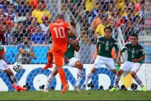Sneijder'den Hollanda i&ccedil;in kritik gol