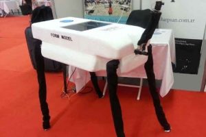 U&Uuml; Makine M&uuml;hendisliği B&ouml;l&uuml;m&uuml;'nden bacaklı kara robotu