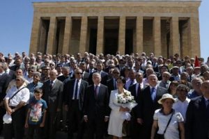 İhsanoğlu'ndan Anıtkabir ziyareti