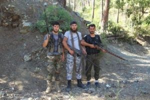 Esad zulm&uuml;ne rağmen topraklarını terk etmiyorlar