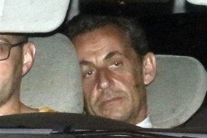 Sarkozy yolsuzluktan yargılanacak