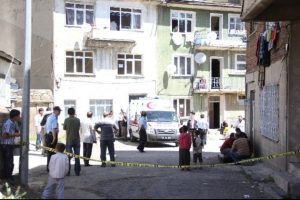 Vahşet! Eşinin kafasını baltayla par&ccedil;aladı!