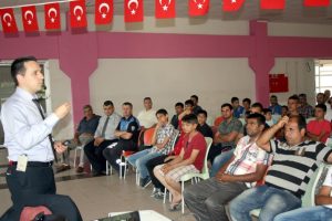 Roman mahallesinde, uyuşturucu konferansı