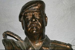 Saddam'ın b&uuml;st&uuml; 10 milyon dolara satışa &ccedil;ıkarıldı