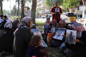 Diyarbakır'daki eylemci annelere İstanbul'dan ziyaret