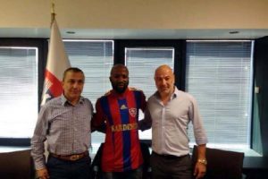 Karab&uuml;kspor'dan forvete takviye