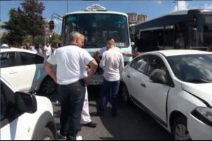 Kadık&ouml;y'&uuml;n g&ouml;beğinde feci kaza