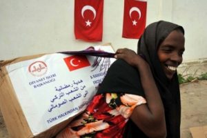 "T&uuml;rkiye insani yardım"da d&uuml;nyanın en b&uuml;y&uuml;k 4. don&ouml;r&uuml;