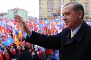 Meydanlar 'D&ouml;nmem Senin Yolundan'la inleyecek