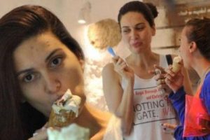 Berg&uuml;zal Korel'in dondurma keyfi...