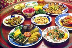 İftarda hızlı yenen yemek kilo aldırır!