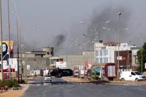 Bingazi'de bir araca top mermisi isabet etti: 2 &ouml;l&uuml;