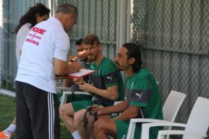 Bursasporlu futbolcular laktak testinden ge&ccedil;ti