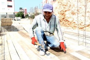 Oru&ccedil; tutan iş&ccedil;ilerin sıcakla imtihanı