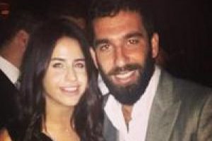 Doğum g&uuml;n&uuml; s&uuml;rprizi Arda Turan oldu...