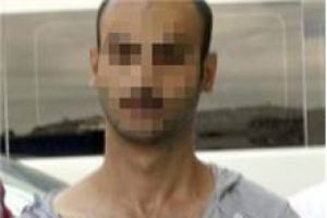 Vahşet! Annesinin y&uuml;z&uuml;n&uuml; kesti!