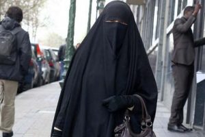Avrupa &uuml;lkelerinden burka yasağı talebi
