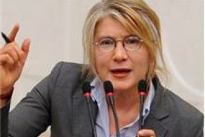 Kadınlardan Tarhan i&ccedil;in son &ccedil;ağrı!