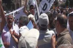 Şafak Pavey ve H&uuml;seyin Ayg&uuml;n'e tepki!