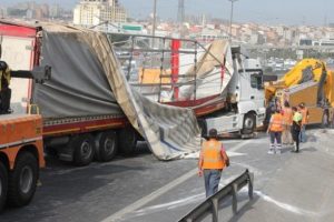 İstanbul trafiğini kilitleyen kaza
