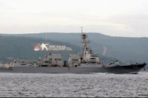 Fransız savaş gemisi &Ccedil;anakkale'den ge&ccedil;ti