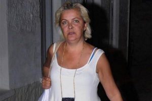 Gece i&ccedil;ip i&ccedil;ip &ccedil;ırıl&ccedil;ıplak denize girdi...
