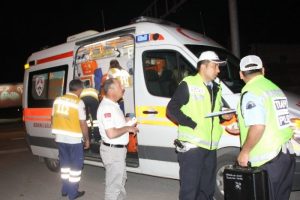Ambulans ile otomobil &ccedil;arpıştı: 4 yaralı
