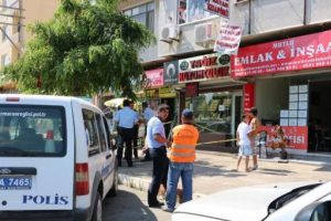 &Ccedil;arşaflı soyguncular 2 kilo altın &ccedil;aldı