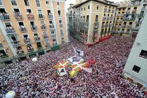 İspanya'nın &uuml;nl&uuml; San Fermin festivali başladı