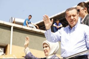 Başbakan Erdoğan'ın yanında silah alarmı