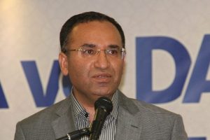 "Cumhurbaşkanı se&ccedil;iyoruz memur değil"