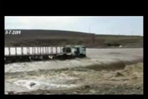 Sele kapılan TIR s&uuml;r&uuml;c&uuml;s&uuml;n&uuml;n zor anları