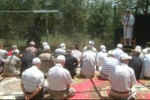 Namazlarını zeytinlikte kılıyorlar