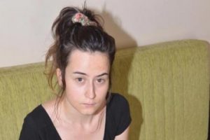 Sa&ccedil;ını boyatınca &ouml;ğretmenlik şansını kaybetti