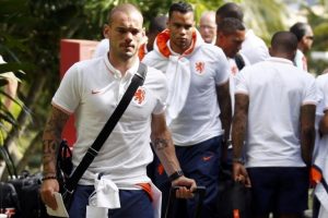 FIFA Hollanda'yı otelden &ccedil;ıkarttı