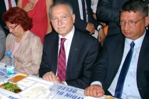 İhsanoğlu orucunu iftar &ccedil;adırında a&ccedil;tı