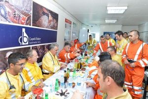 Bakan Yazıcı madencilerle oru&ccedil; a&ccedil;tı