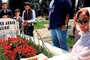 M&uuml;sl&uuml;m Baba yaşg&uuml;n&uuml;nde mezarı başında anıldı...
