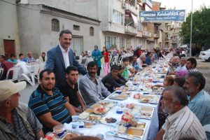 Sokak iftarları ara vermeden devam ediyor