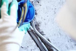 Elektrik akımına kapılan &ccedil;ocuk &ouml;ld&uuml;