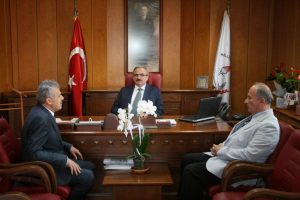 Vali Karaloğlu'ndan İl Milli Eğitim M&uuml;d&uuml;rl&uuml;ğ&uuml;'ne ziyaret