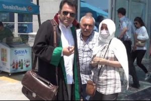 Kocasının benzin d&ouml;k&uuml;p yakmaya &ccedil;alıştığı kadın konuştu!